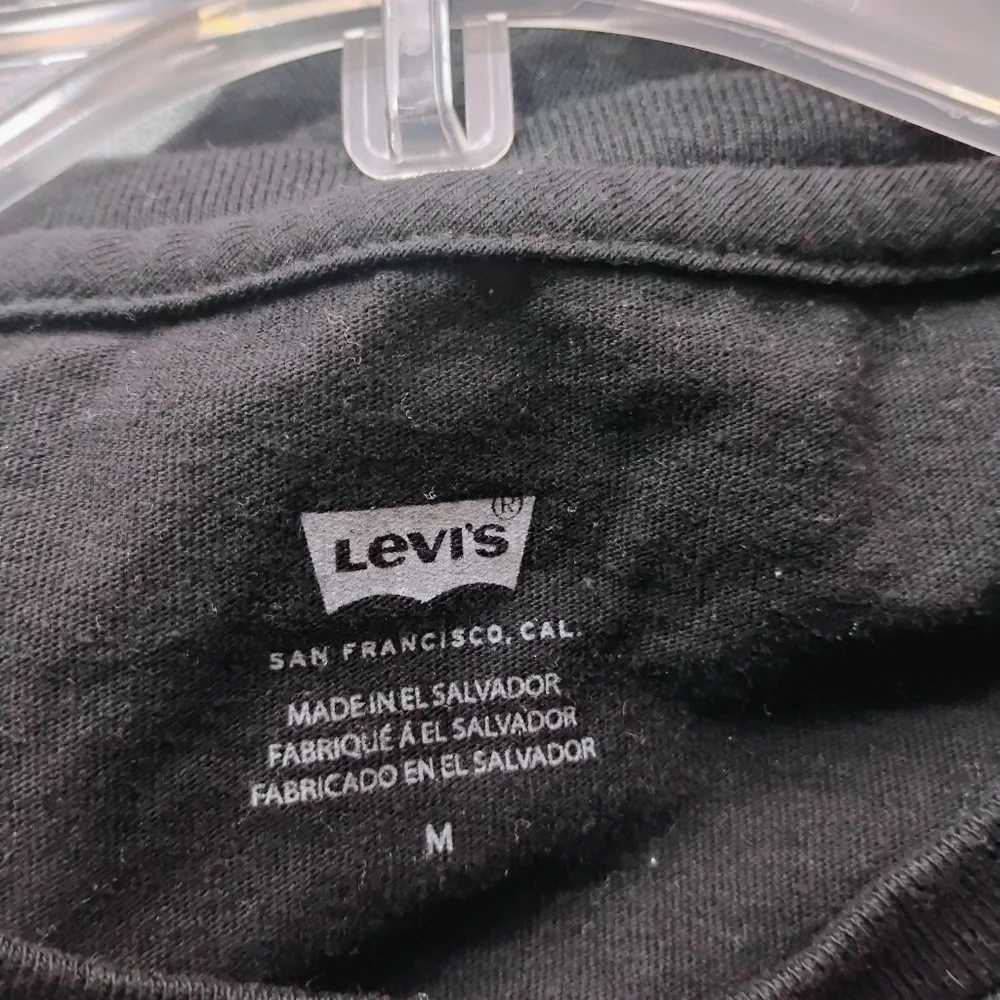 Levi’s Black Batwing Logo Graphic Tee Men’s Medium